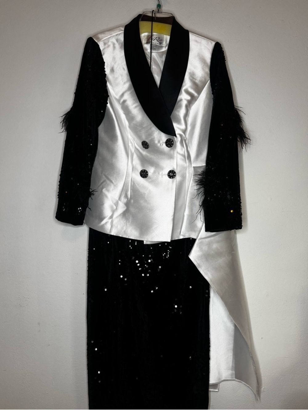 Lisa Rene Black Label NWT 2-Pc Black White Sequin Feather Suit Sz 10 Vintage
